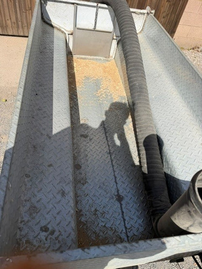 Feed Blower Trailer for Wheat and pellet.