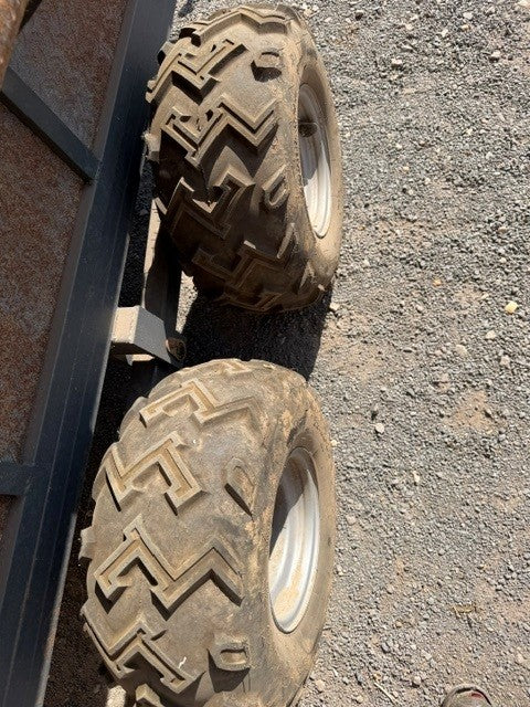 Feed Blower Trailer for Wheat and pellet.