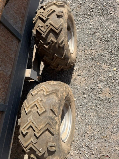 Feed Blower Trailer for Wheat and pellet.